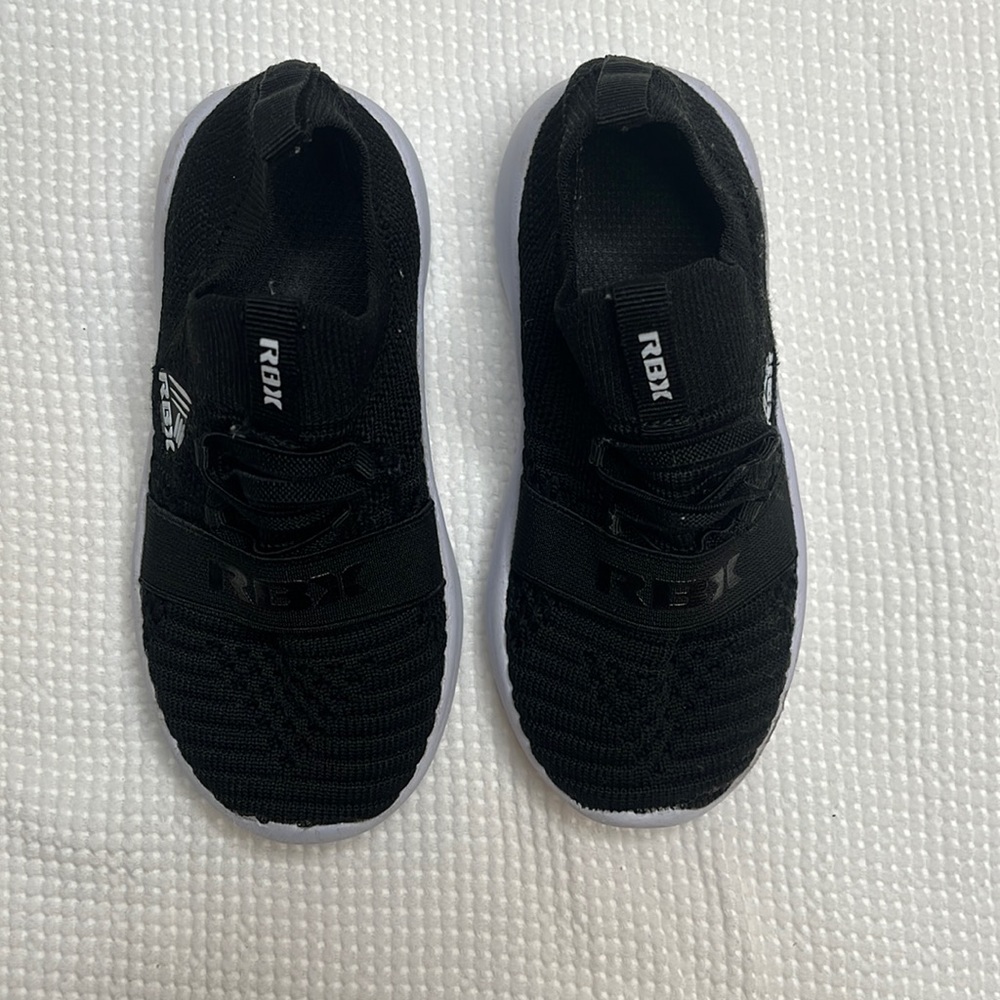 Toddler Black & White Reebok. Size 9-9.5